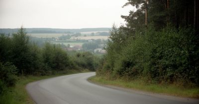 Motocyklista zginął po wypadnięciu z drogi